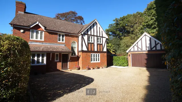 Ardmore Place, Buckhurst Hill, photo 1