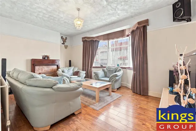 Devonia Gardens, Edmonton, N18, photo 2