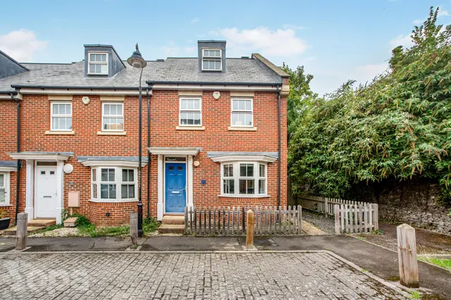 Reed Court, Greenhithe, DA9, photo 1