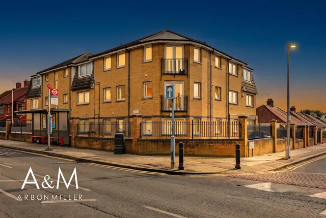 New North Road, Hainault, IG6, photo 1