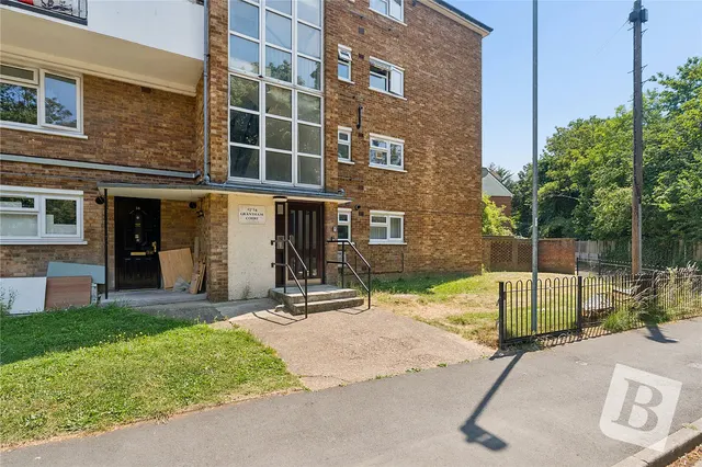 Grantham Gardens, Chadwell Heath, RM6, photo 1