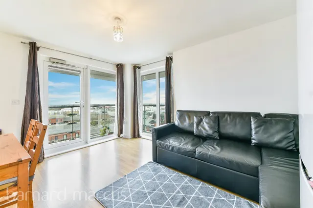 Bedfont Lane, Feltham, TW13, photo 2