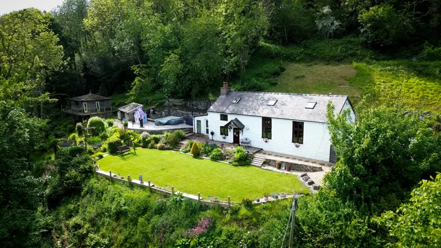 Mynydd Llan, Babell, CH8, photo 1