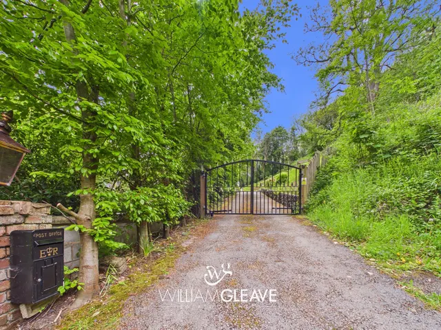 Mynydd Llan, Babell, CH8, photo 2