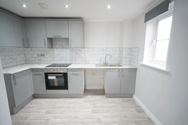 Thackeray Avenue, Tilbury, Essex, RM18 8HR, photo 1