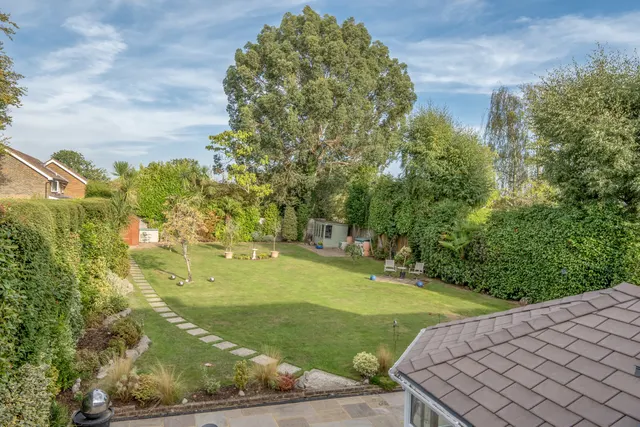 Comptons Lane, Horsham, RH13, photo 3