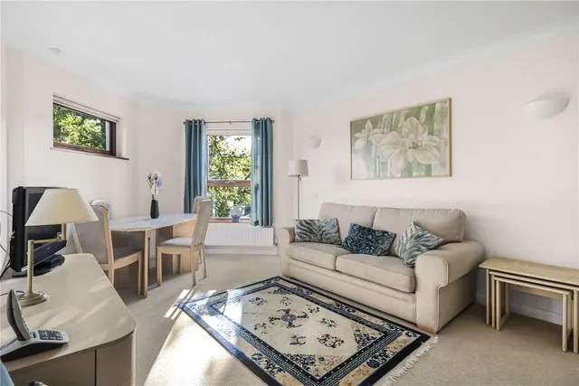 Finchley Road, London, NW11 7SB, photo 1