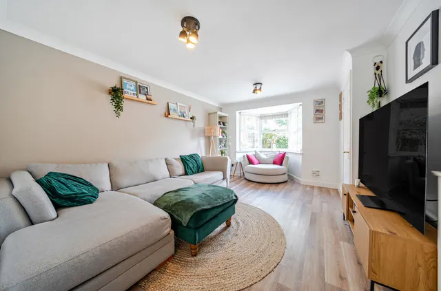Westminster Close, Rodley, LS13, photo 2