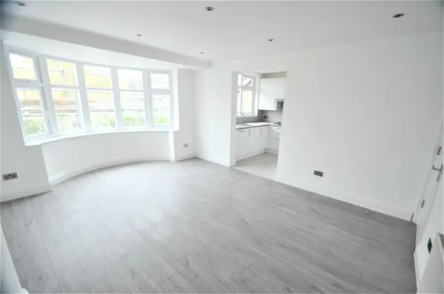 Goodwyn Avenue, Mill Hill, photo 1