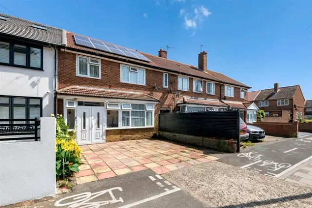 North Hyde Lane, Southall