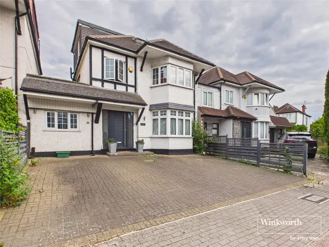 Colindeep Gardens, Hendon, NW4, photo 1