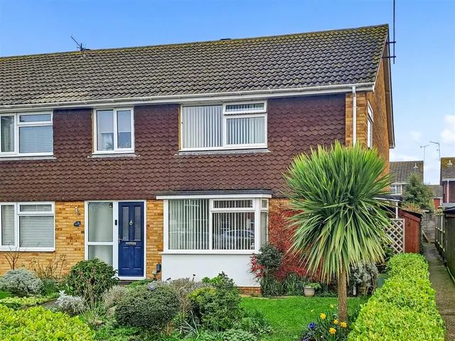 The Winter Knoll, Littlehampton, photo 1