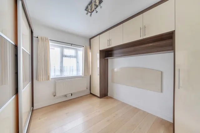 Enderley Close, Harrow, HA3, photo 3