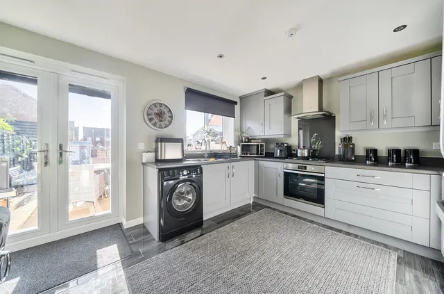 Hunts Grove Drive, Gloucester, GL2, photo 2