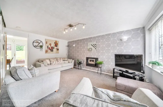 Foxglove Court, Shawclough, OL12, photo 1