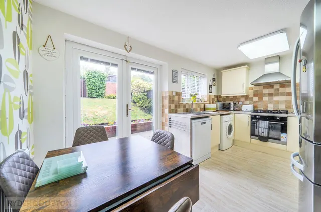 Foxglove Court, Shawclough, OL12, photo 3
