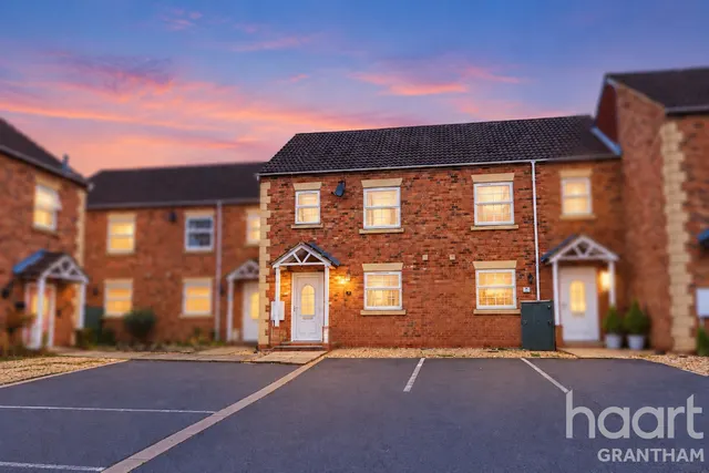 Blue Horse Court, Grantham, NG33, photo 1