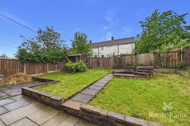 Fields Farm Road, Hyde, SK14, photo 3