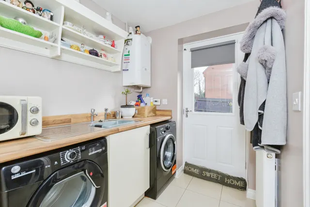 Bradgate Close, Leicester, LE19, photo 3