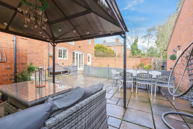 Bradgate Close, Leicester, LE19, photo 1