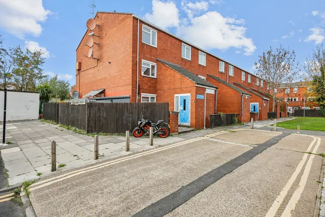 First and second floor, 20 Knights Close, London, E9 6EW, photo 1