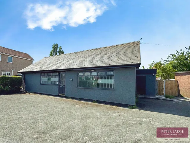 Rhuddlan Road, Rhyl, Denbighshire, LL18 2PW, photo 1