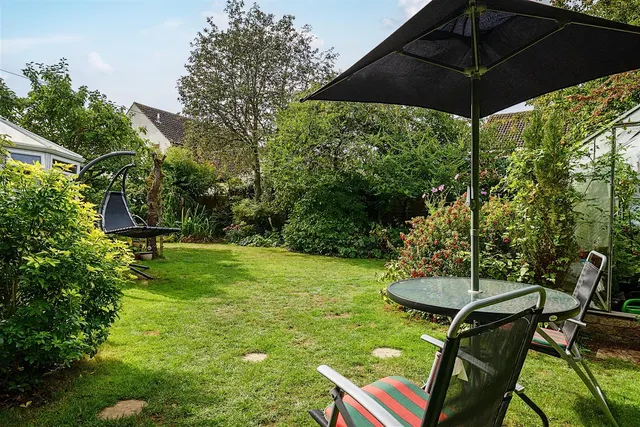 Chestnut Close, Rowde, SN10, photo 2