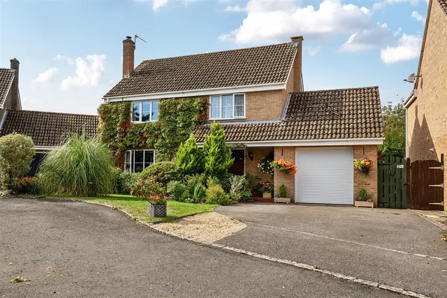 Chestnut Close, Rowde, SN10, photo 1