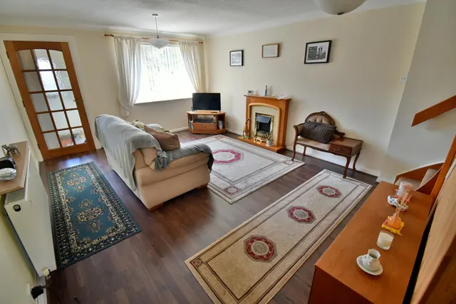 Curlew Close, BH22, photo 3