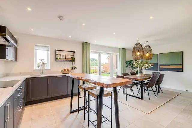 Photo 2 — Plot 7 Maple Rise, Thorn Road, Dunstable, Houghton Regis, LU5 6JQ