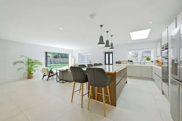 Photo 2 — Lower Cookham Road, Maidenhead, Berkshire, SL6 8JZ