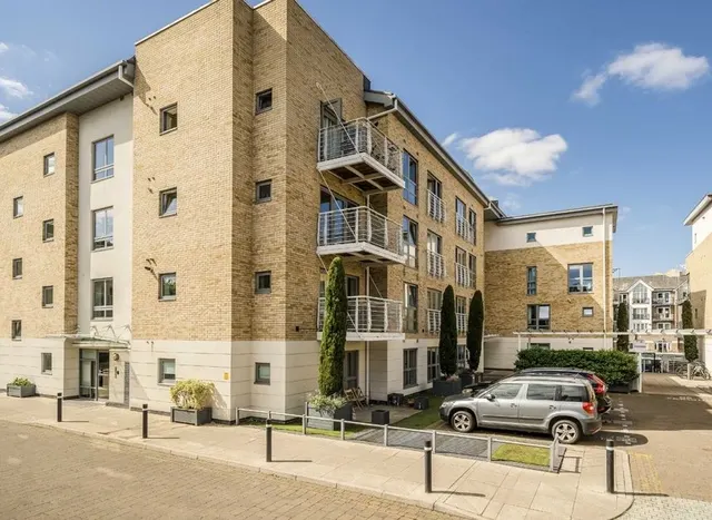 Tallow Road, Brentford, TW8, photo 1
