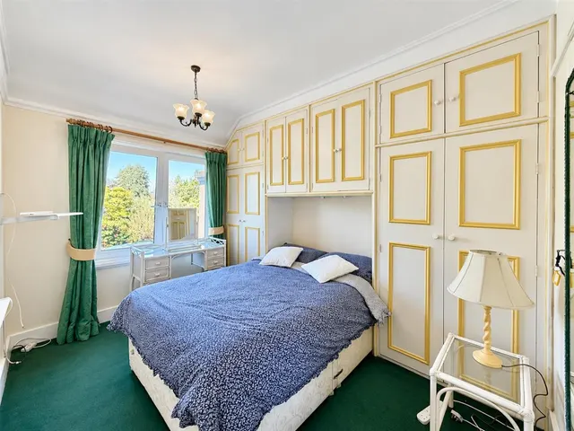 End Terrace, Hounslow, TW3, photo 3