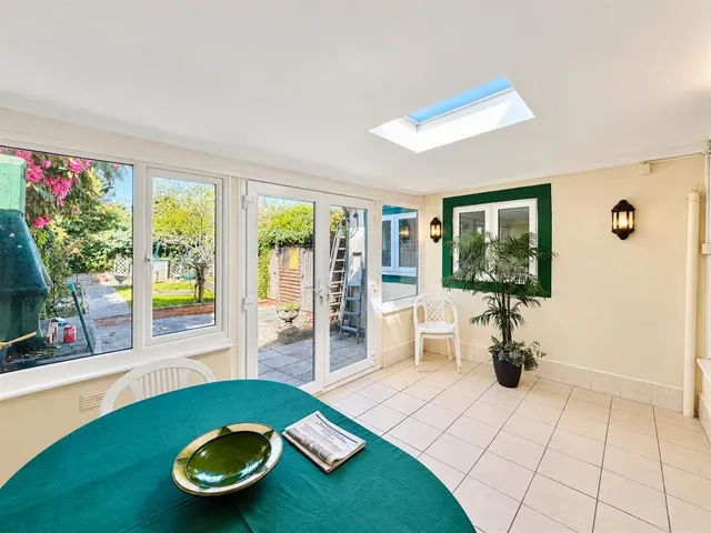 End Terrace, Hounslow, TW3, photo 2