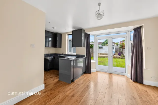 Kingston Avenue, Cheam, SM3, photo 2