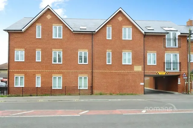 Queens Road, Farnborough, GU14, photo 1
