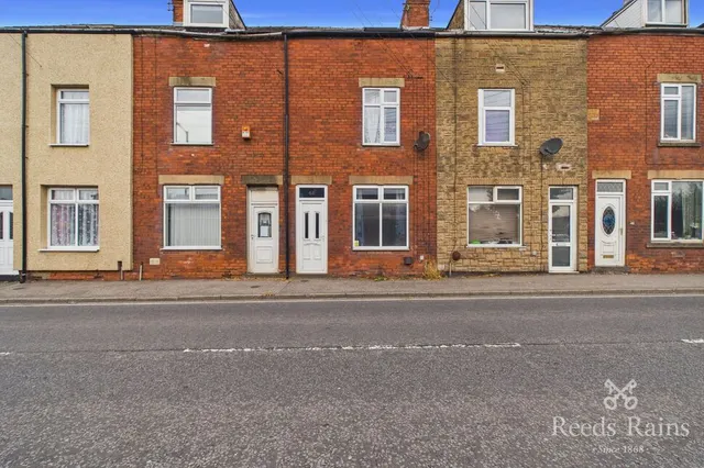 4 bedroom house — North Road, Clowne, Derbyshire, S43