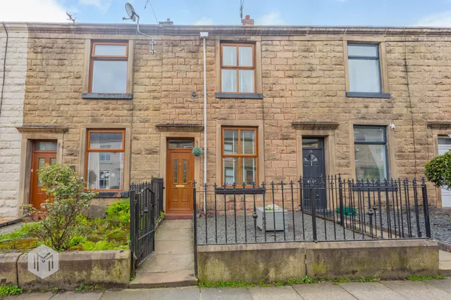 Bury Road, Tottington, Bury, BL8 3HB, photo 1