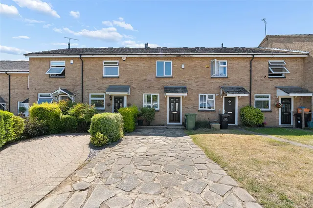Latimer Drive, Basildon, SS15, photo 1