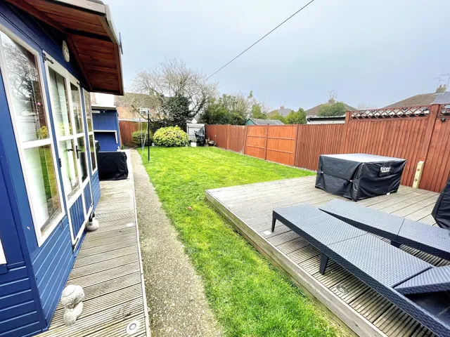 Photo 3 — Byron Close, Peterborough