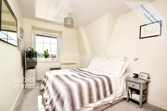 Station Approach, Epsom, KT19, photo 1