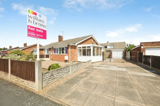 Elmwood Crescent, Armthorpe, Doncaster, photo 1