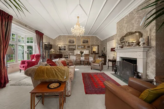Woburn Hill, Addlestone, KT15, photo 2