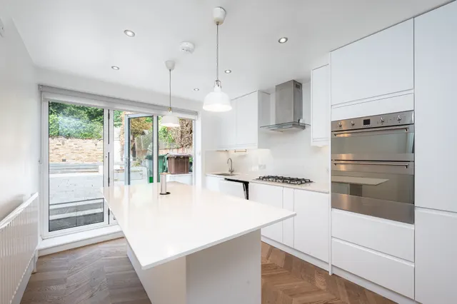 Photo 3 — Garden Flat, 90 Goldhurst Terrace, London