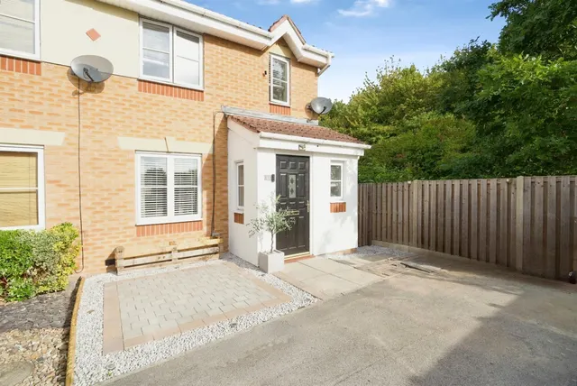 Manor Fields, Great Houghton, Barnsley, photo 1
