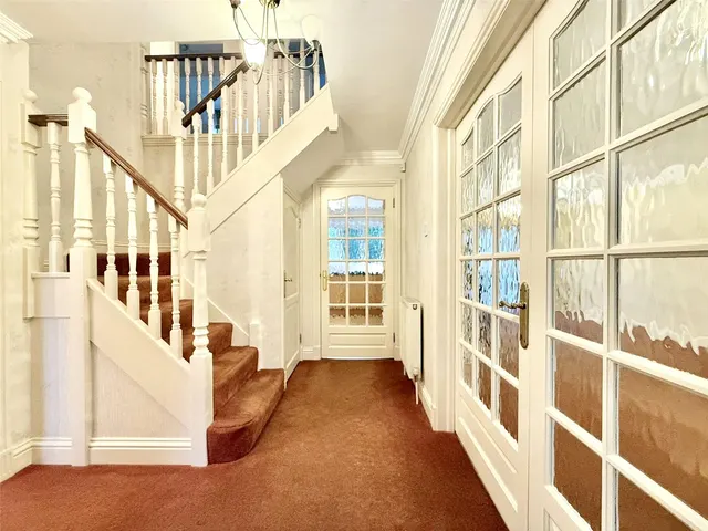 Photo 2 — Parkfield View, Potters Bar, Hertfordshire, EN6 1US