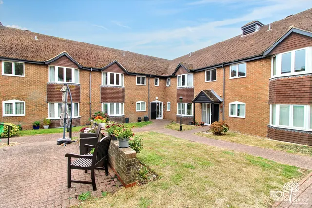 Thatcham, Berkshire, photo 1
