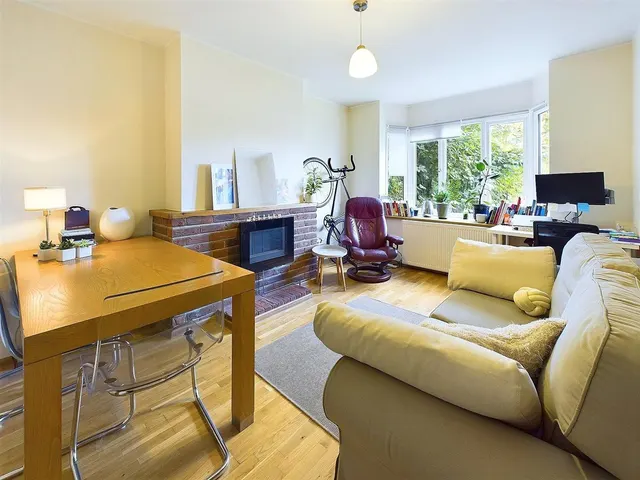 Kneller Road, Twickenham, TW2, photo 2