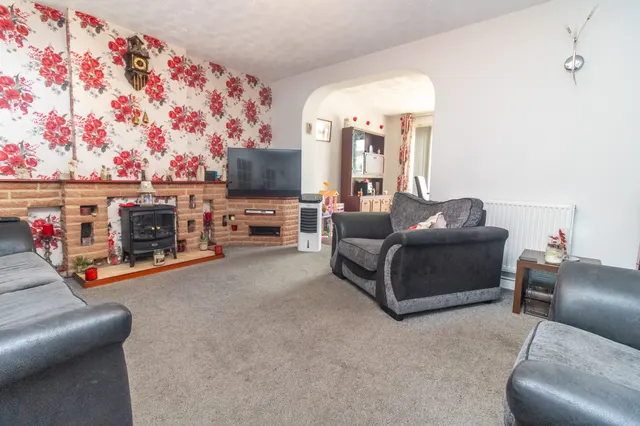 Photo 2 — Windmill Close, Thurmaston, Leicester, Leicester, LE4 8GX