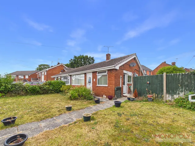 Ffordd Gryffydd, Llay, LL12, photo 1